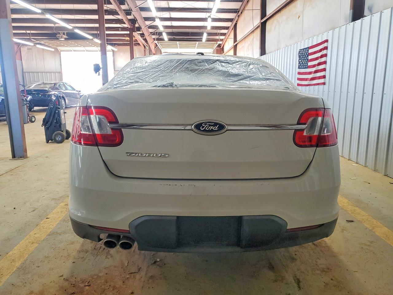 2011 FORD TAURUS SE photo 6