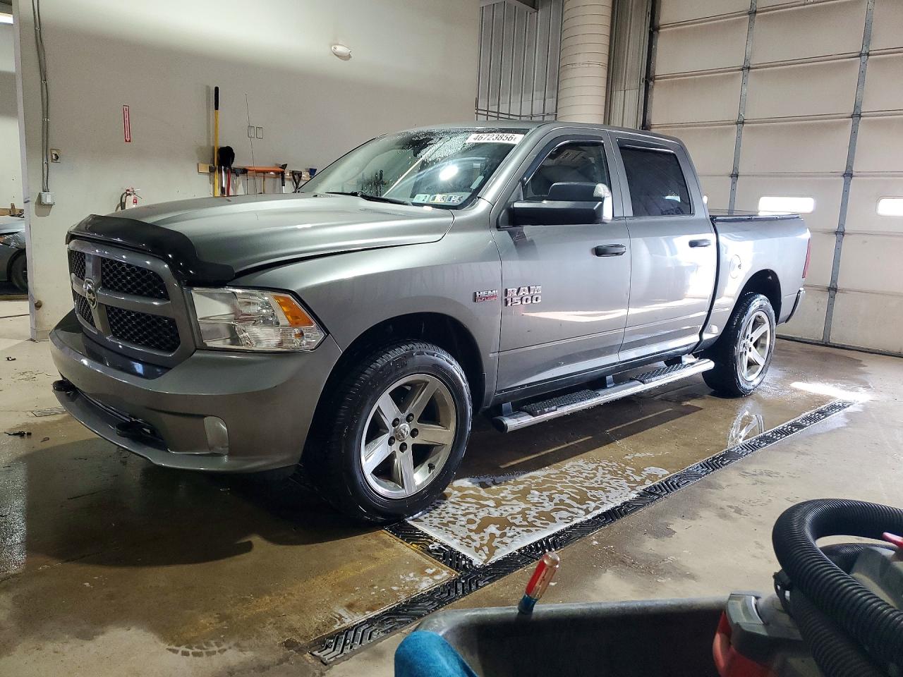 2013 RAM 1500 ST photo 2