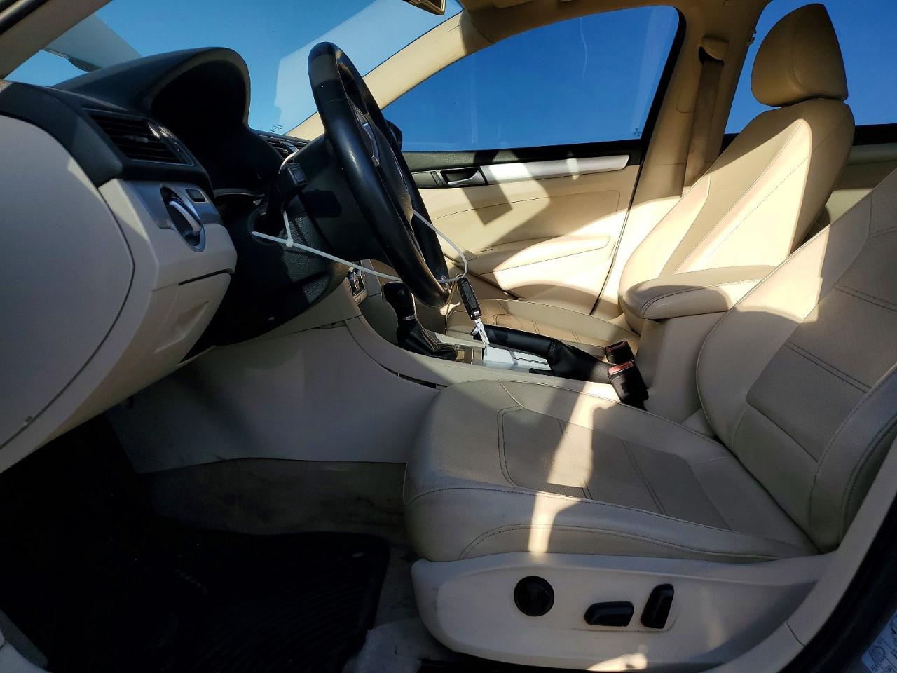 2012 VOLKSWAGEN PASSAT SE photo 7