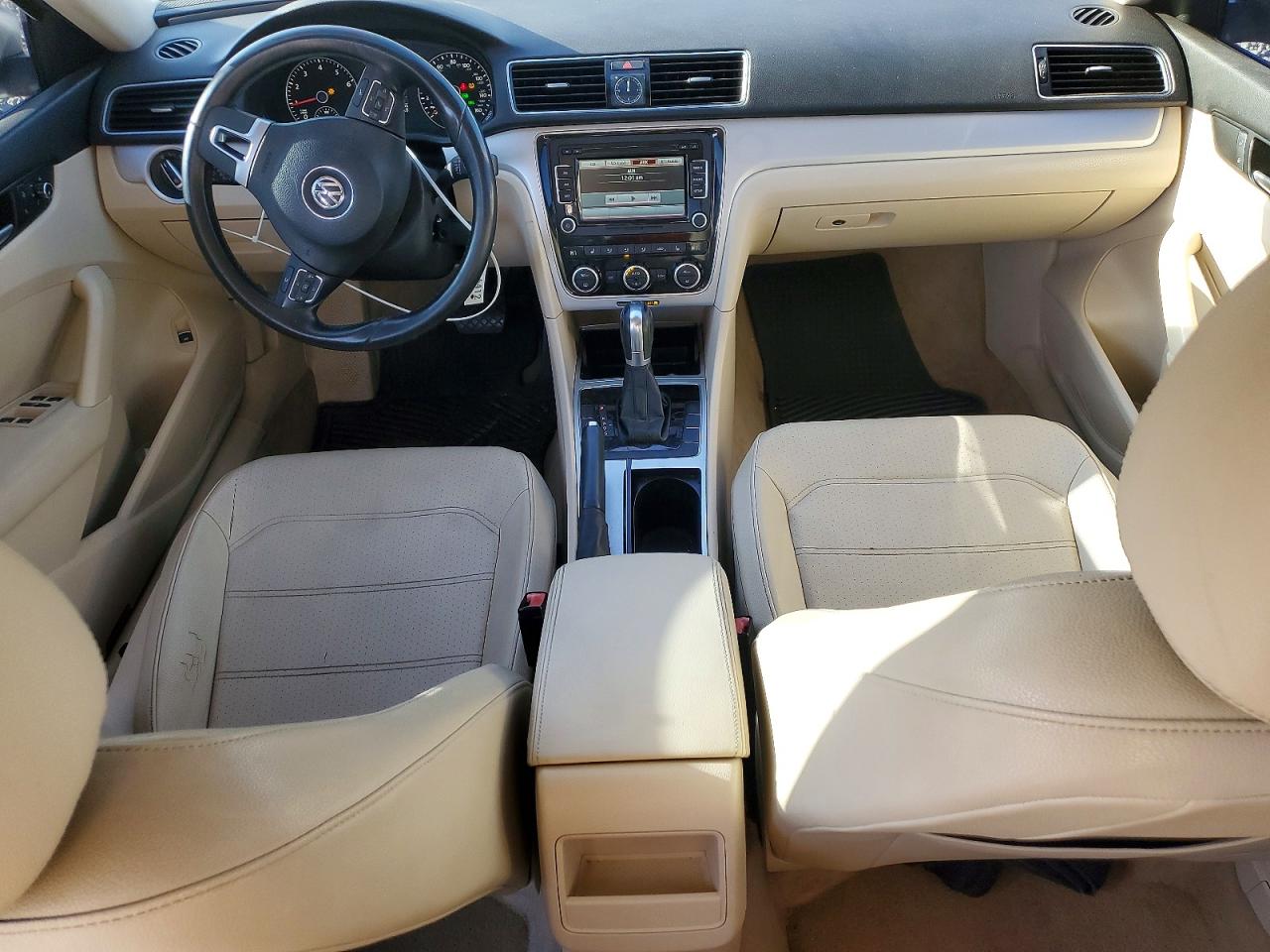 2012 VOLKSWAGEN PASSAT SE photo 8