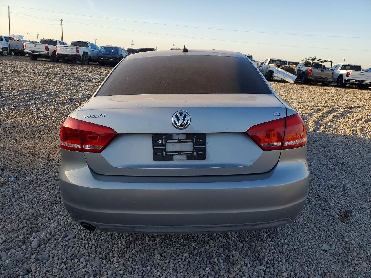 2012 VOLKSWAGEN PASSAT SE photo 6