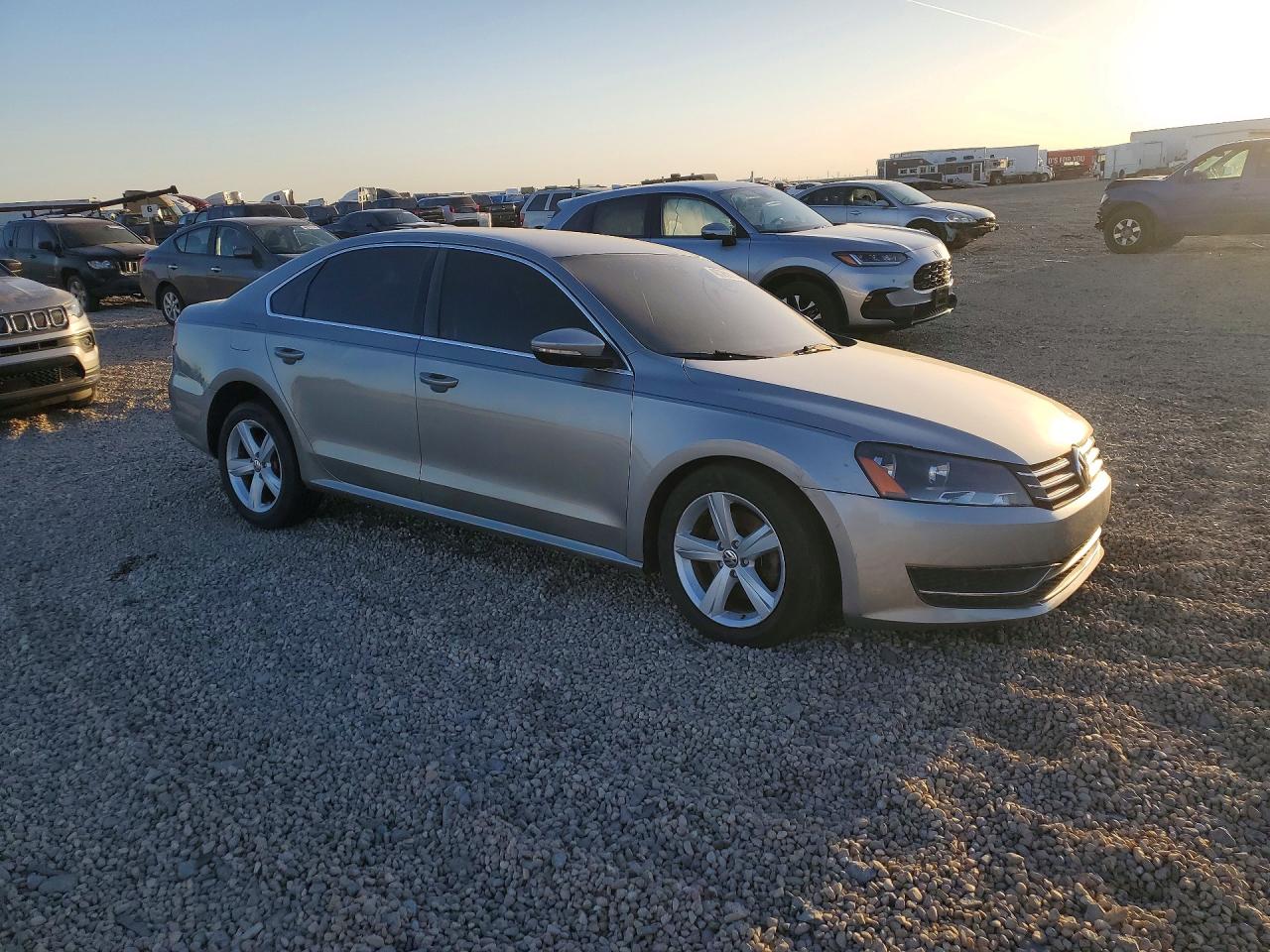 2012 VOLKSWAGEN PASSAT SE photo 4