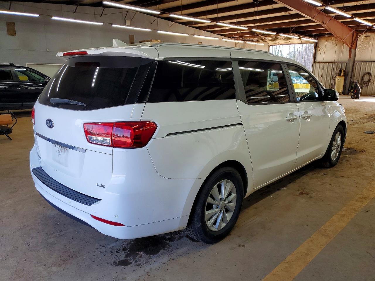 2016 KIA SEDONA LX photo 5