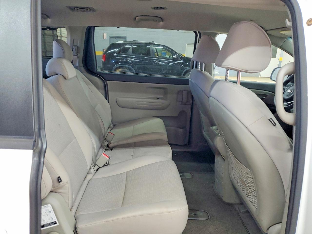 2016 KIA SEDONA LX photo 21