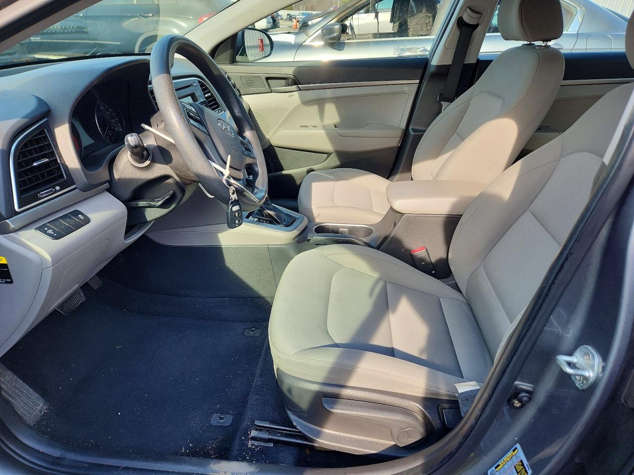 2017 HYUNDAI ELANTRA SE photo 13