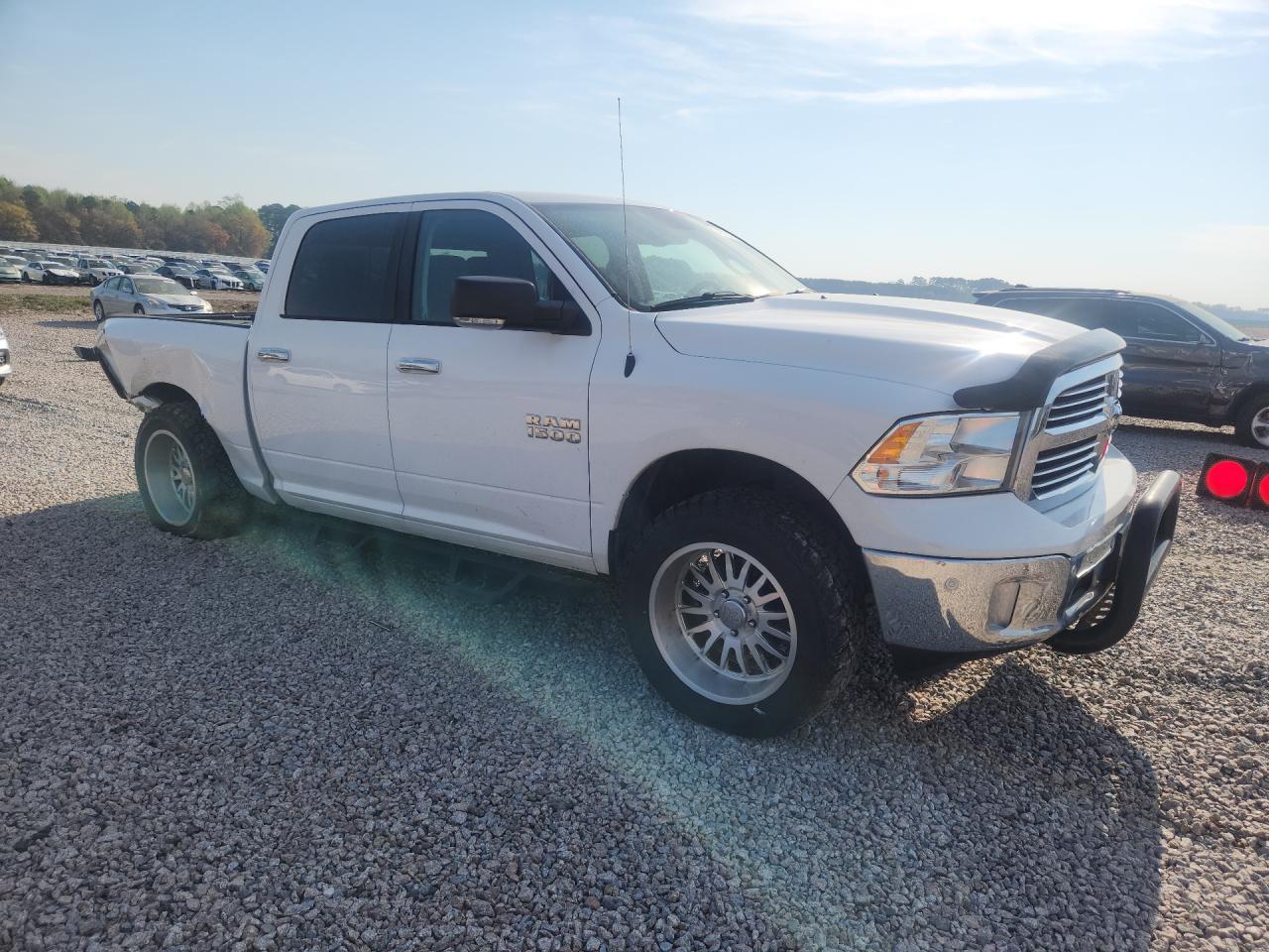 2016 RAM 1500 SLT photo 7