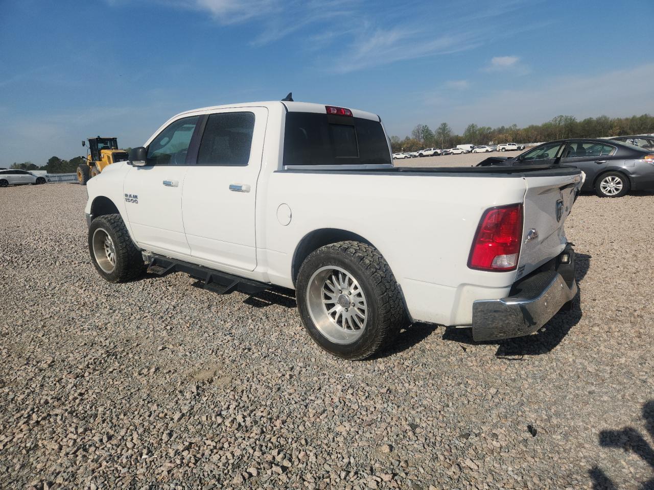2016 RAM 1500 SLT photo 3