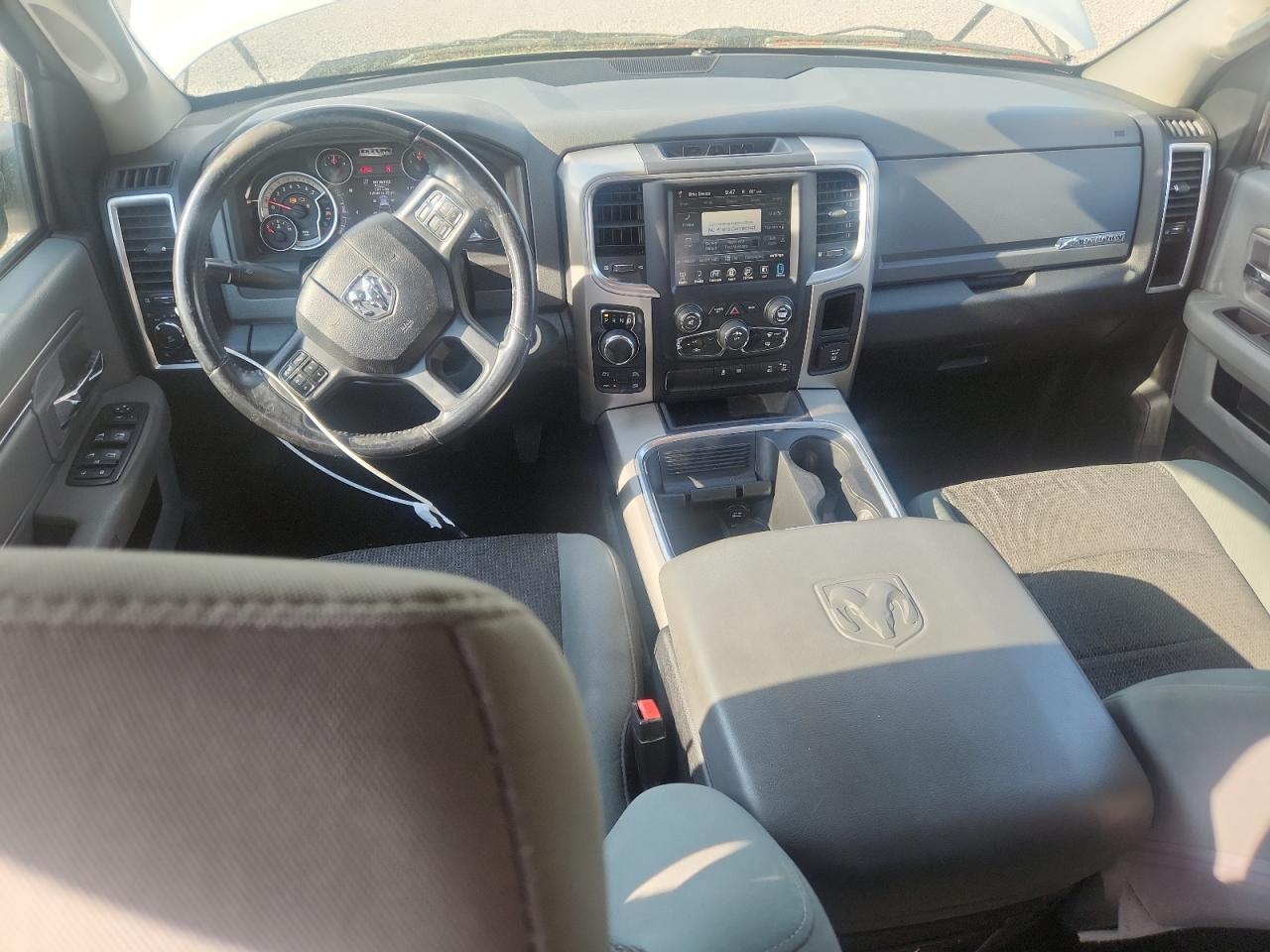 2016 RAM 1500 SLT photo 15