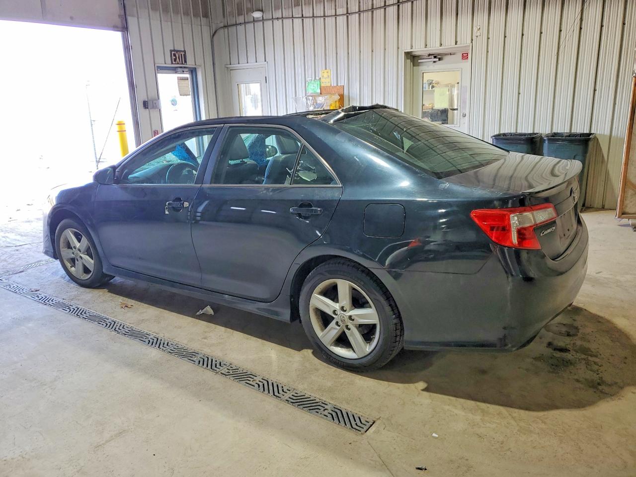 2012 TOYOTA CAMRY SE photo 3