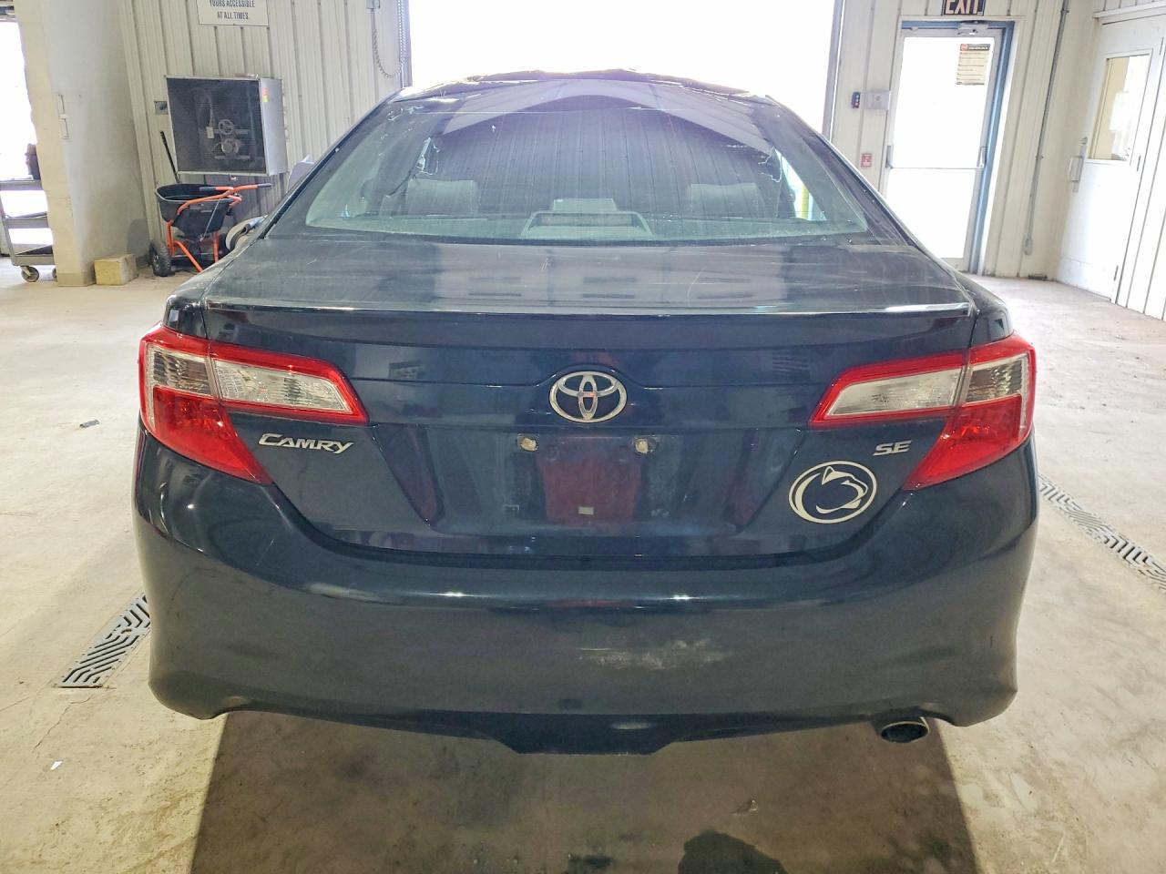 2012 TOYOTA CAMRY SE photo 11