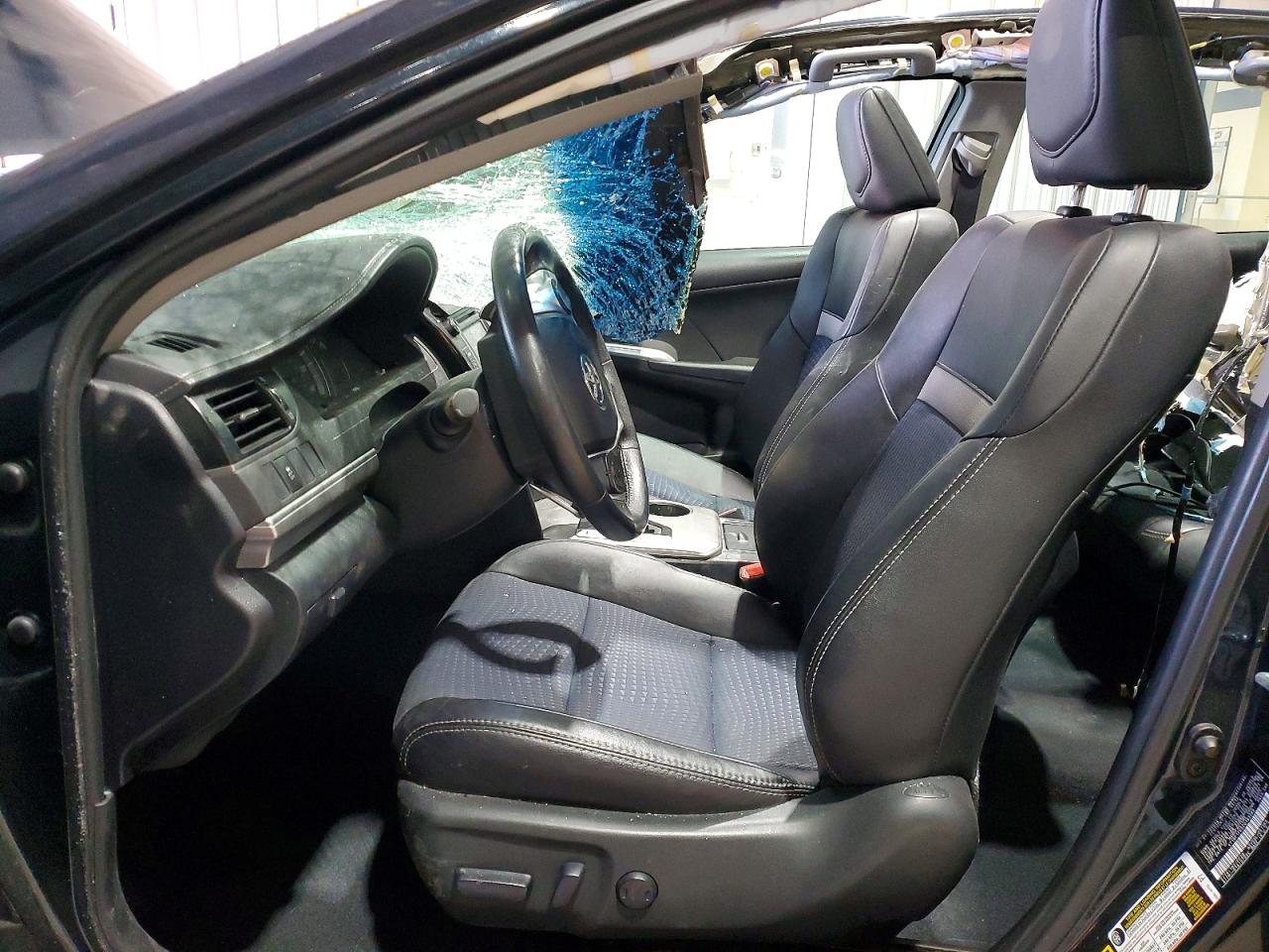 2012 TOYOTA CAMRY SE photo 13