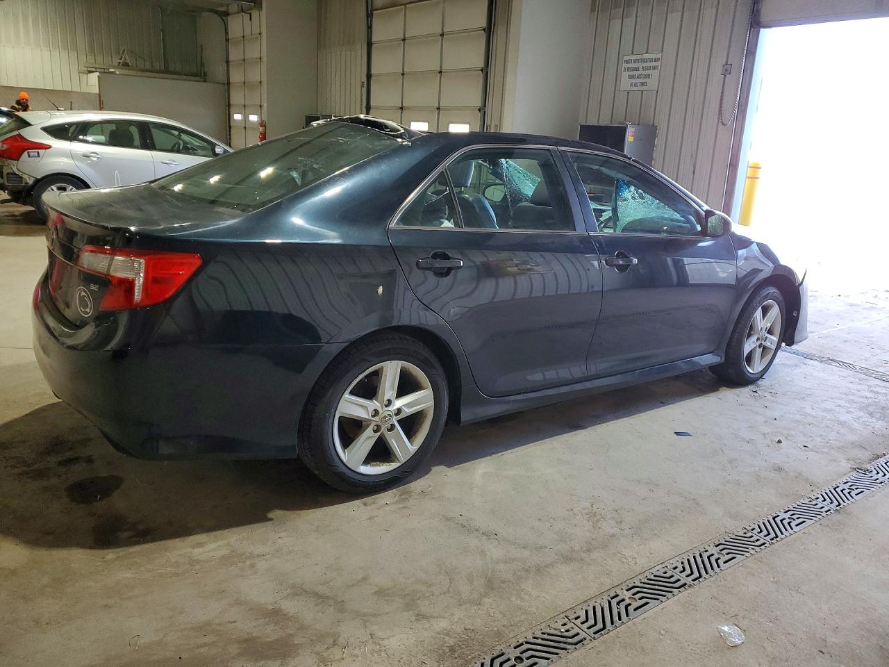 2012 TOYOTA CAMRY SE photo 5