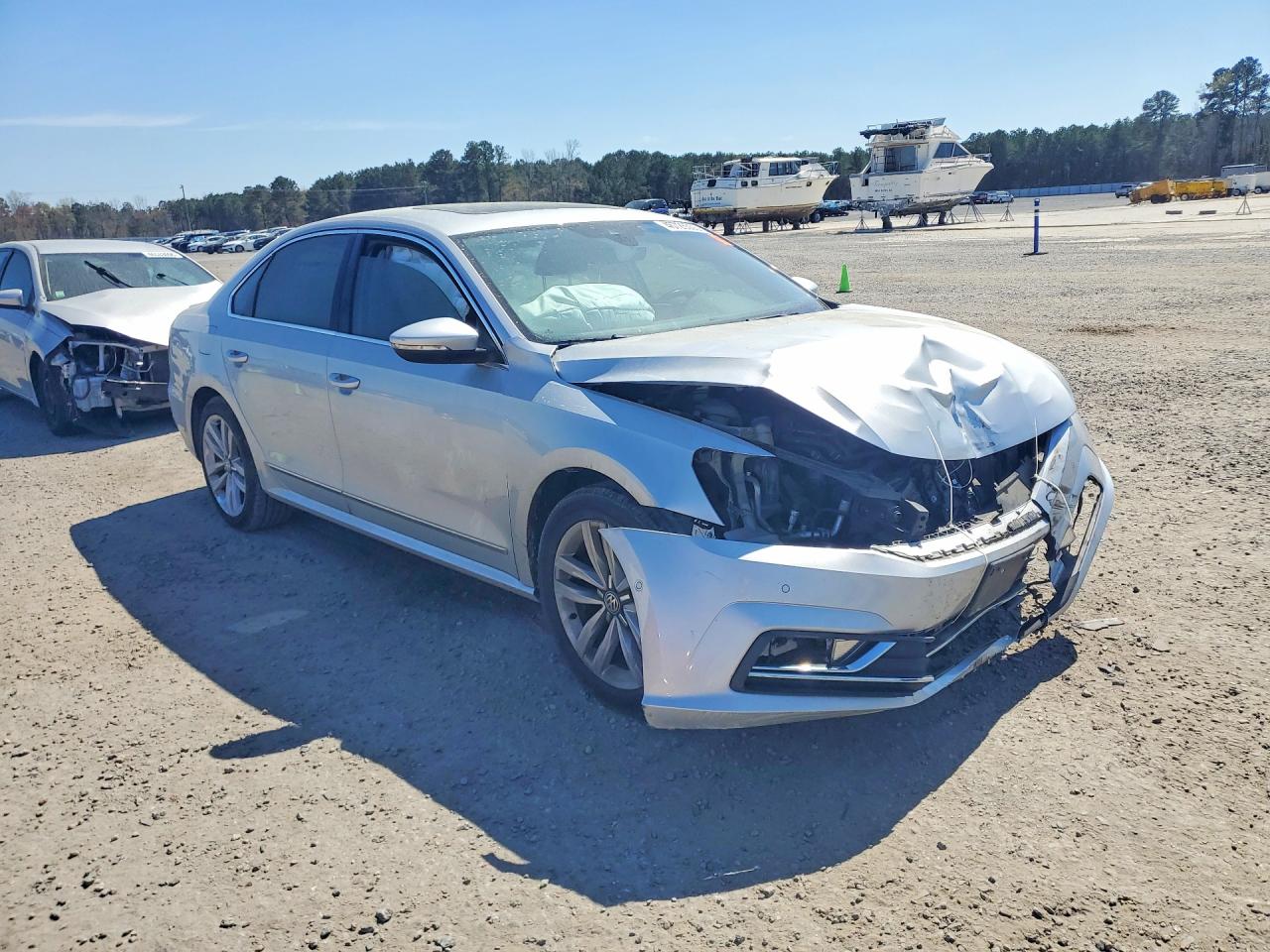2017 VOLKSWAGEN PASSAT SEL PREMIUM photo 4