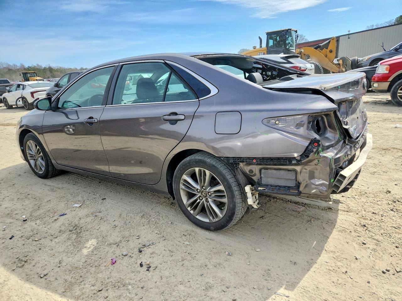 2016 TOYOTA CAMRY SE photo 2