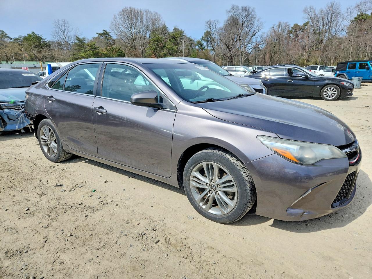 2016 TOYOTA CAMRY SE photo 4