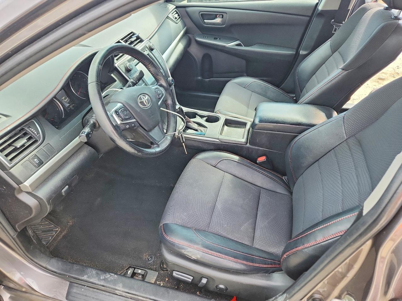 2016 TOYOTA CAMRY SE photo 7