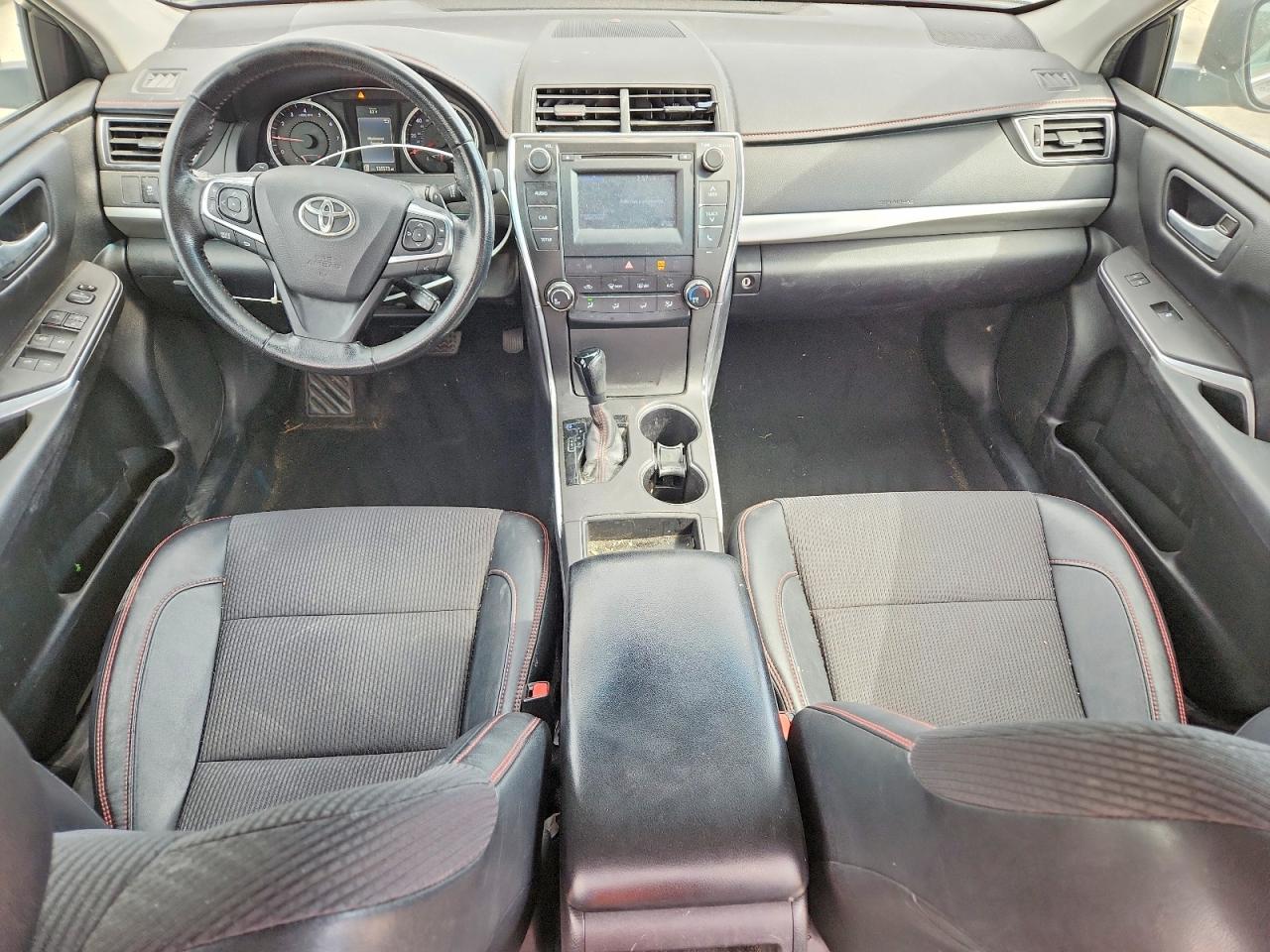 2016 TOYOTA CAMRY SE photo 8