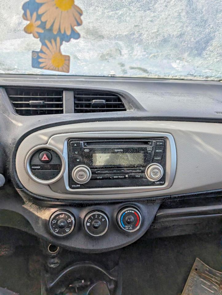 2013 TOYOTA YARIS 5-DOOR L photo 8