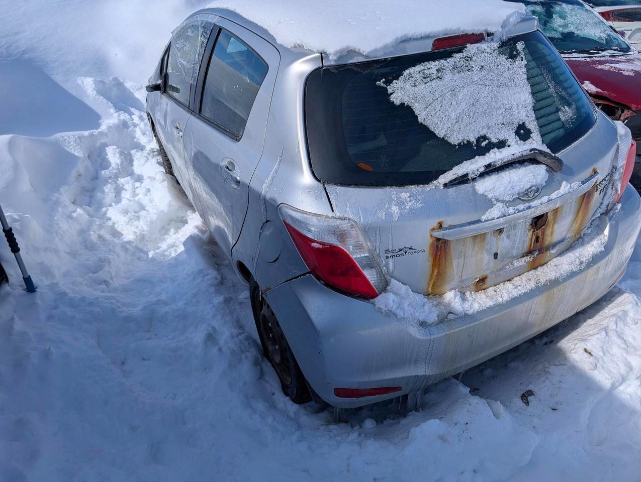 2013 TOYOTA YARIS 5-DOOR L photo 2