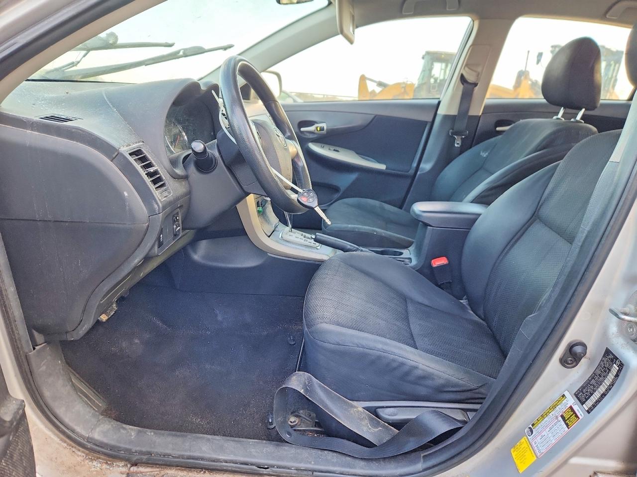 2011 TOYOTA COROLLA S photo 7