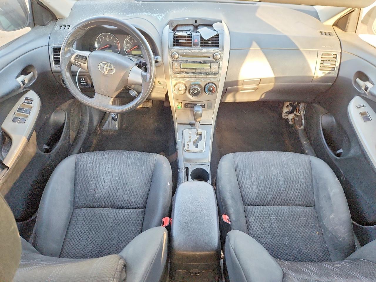 2011 TOYOTA COROLLA S photo 8