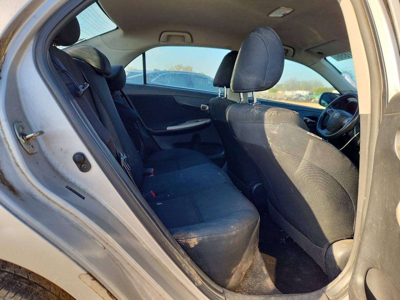 2011 TOYOTA COROLLA S photo 10