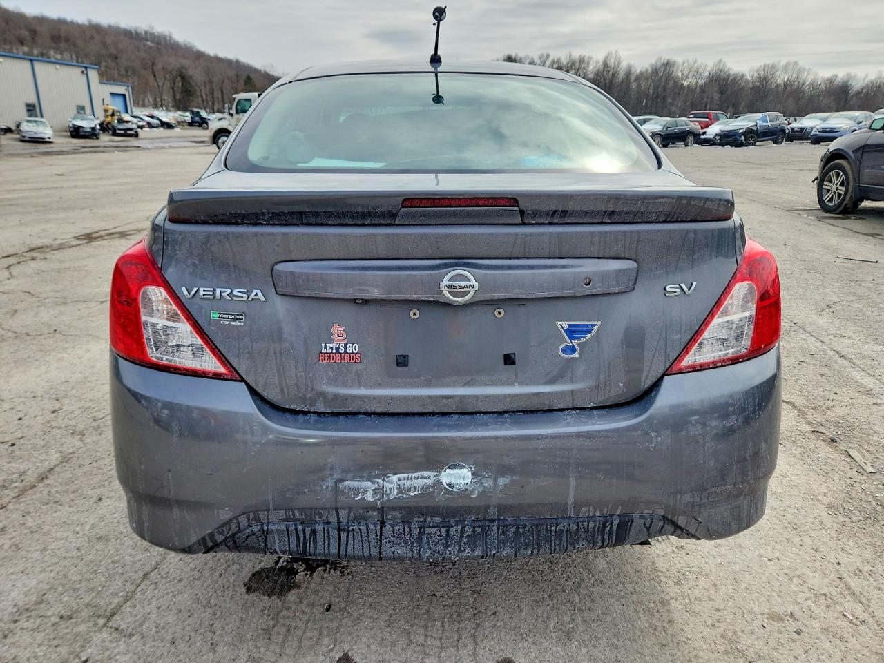 2019 NISSAN VERSA SV photo 6