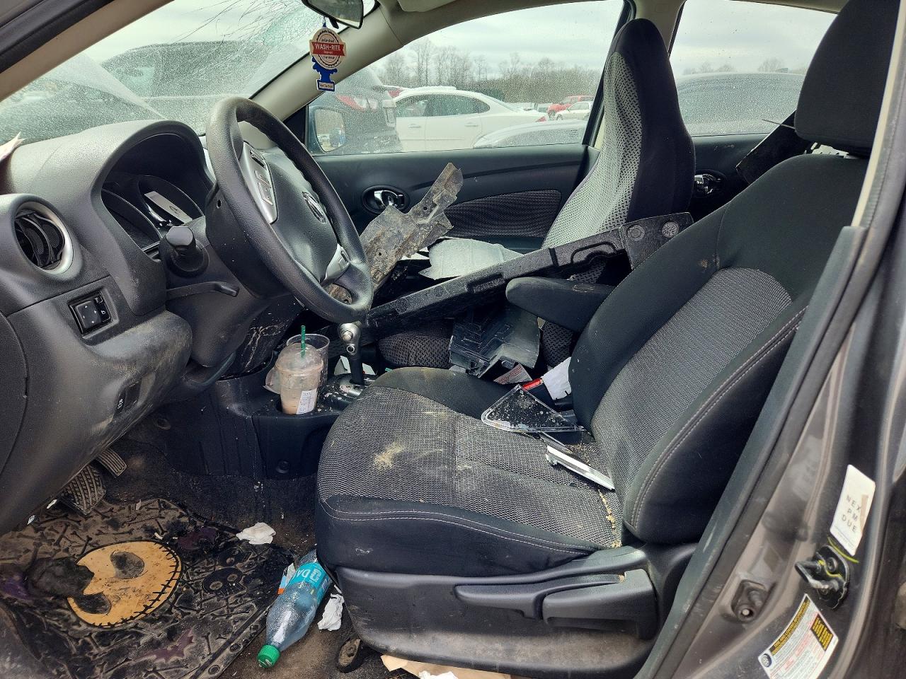 2019 NISSAN VERSA SV photo 7