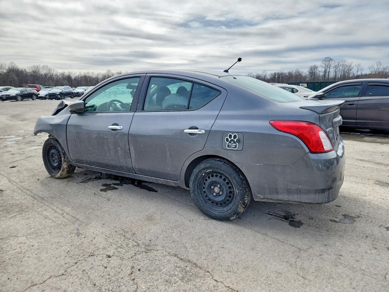 2019 NISSAN VERSA SV photo 2