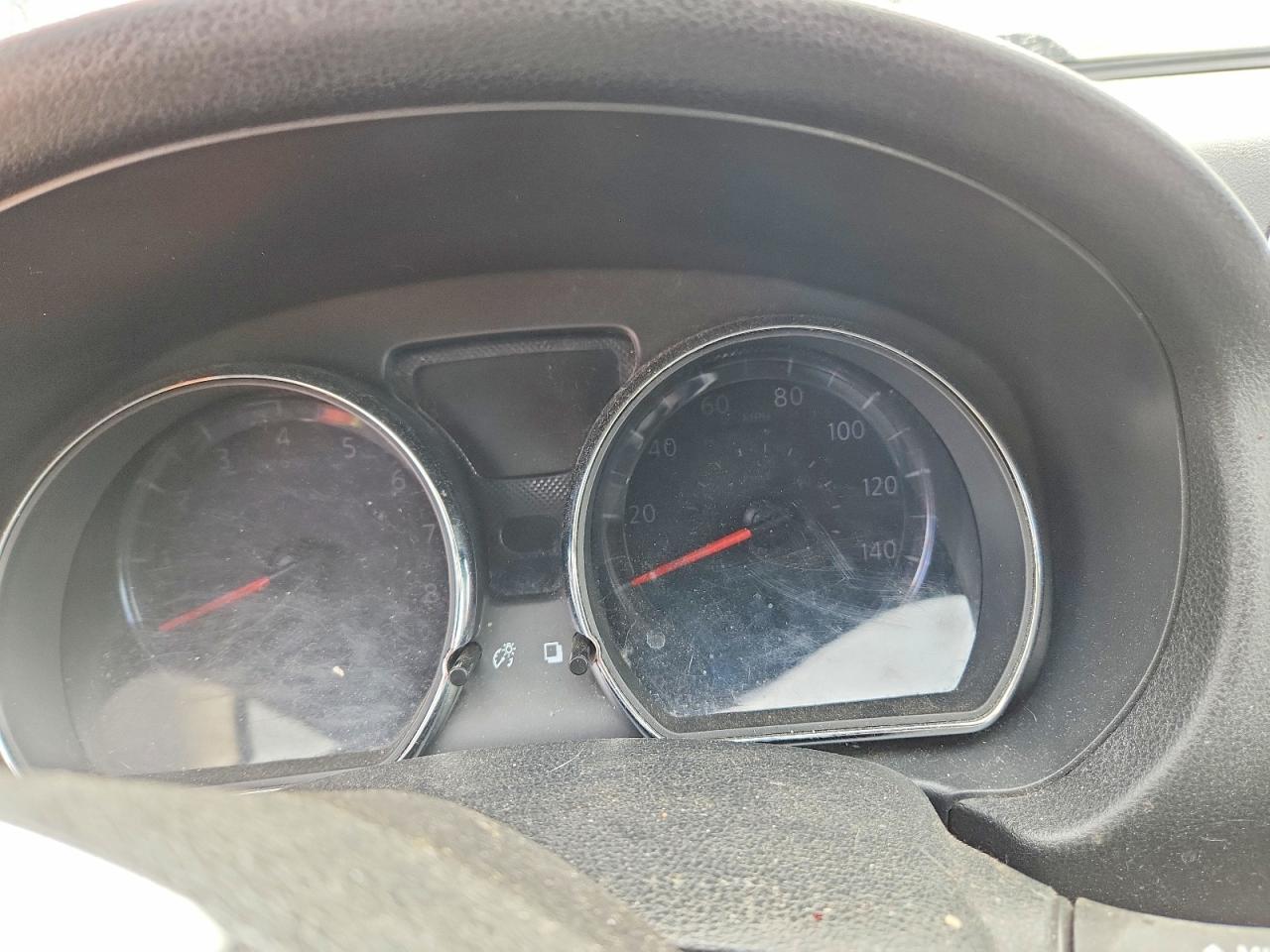 2019 NISSAN VERSA SV photo 9