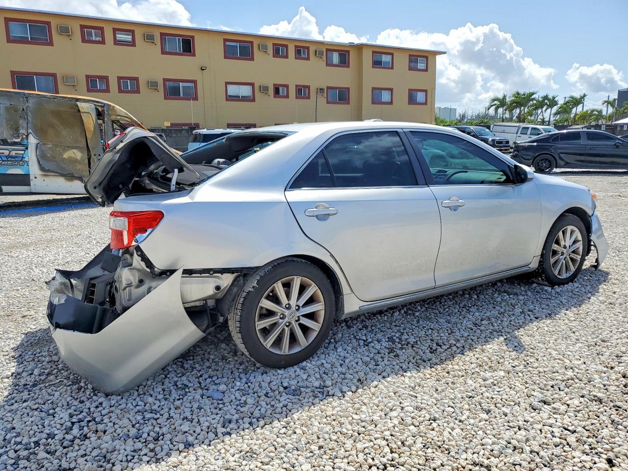 2012 TOYOTA CAMRY XLE photo 7