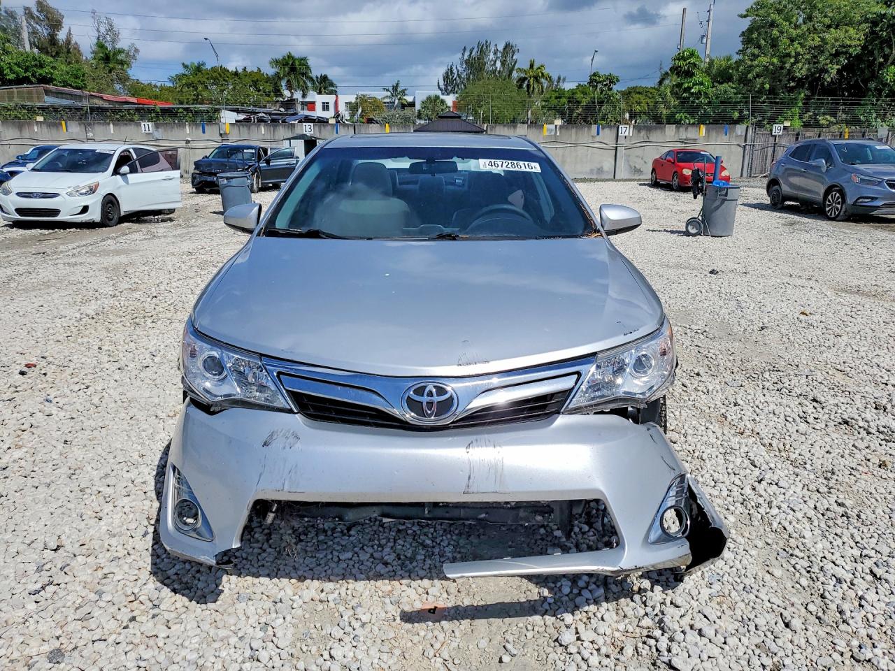 2012 TOYOTA CAMRY XLE photo 13