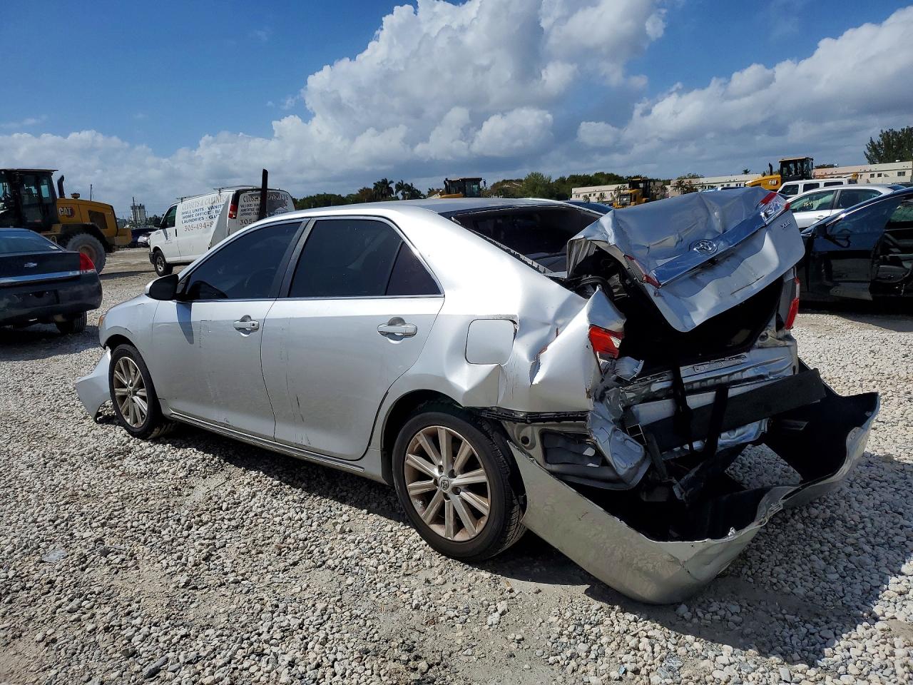 2012 TOYOTA CAMRY XLE photo 4