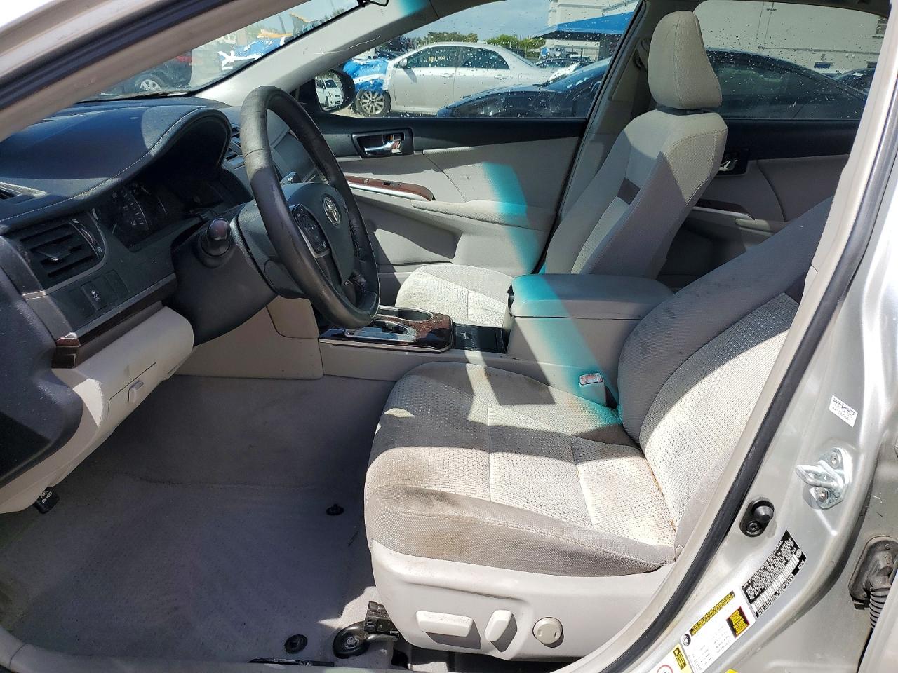 2012 TOYOTA CAMRY XLE photo 19