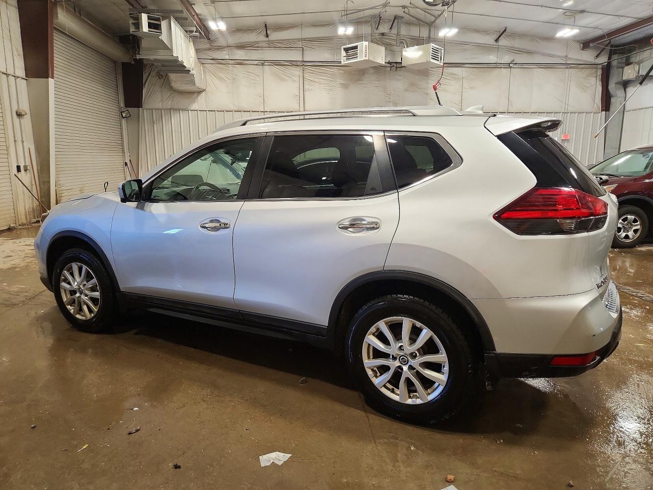 2017 NISSAN ROGUE SV photo 3