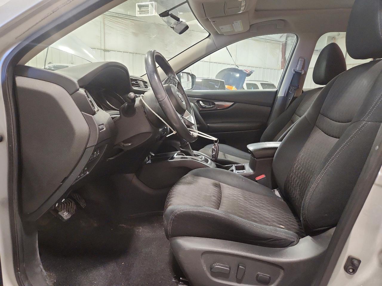 2017 NISSAN ROGUE SV photo 13