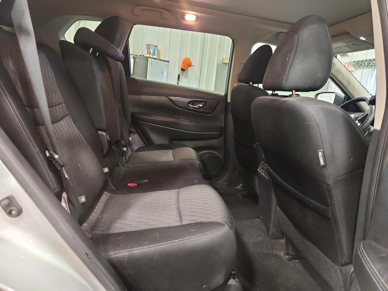 2017 NISSAN ROGUE SV photo 21
