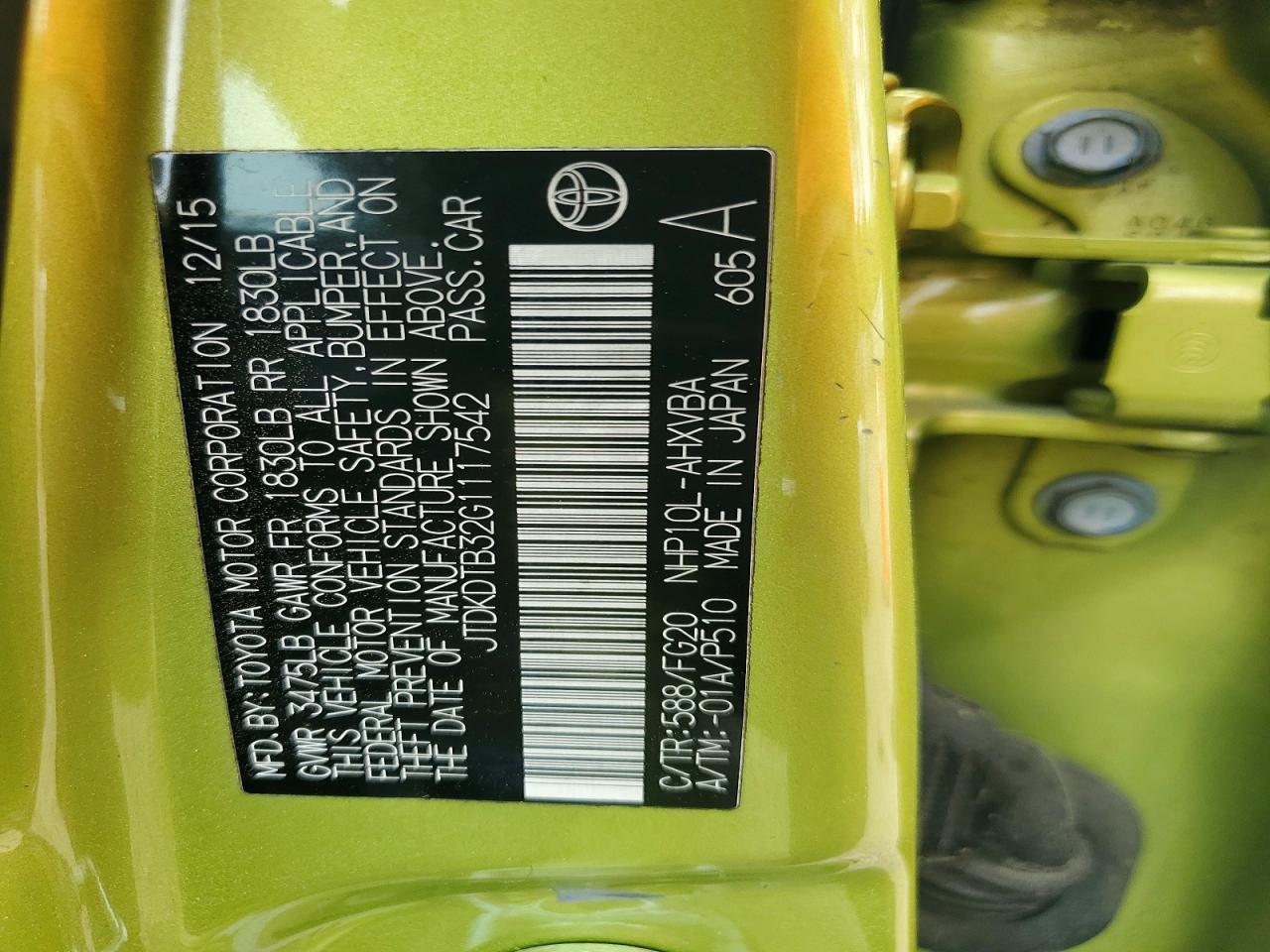 2016 TOYOTA PRIUS C TWO photo 34