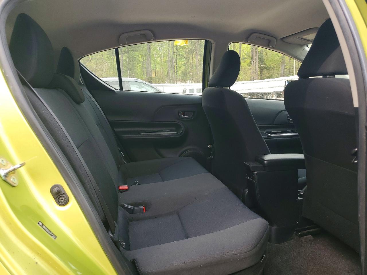 2016 TOYOTA PRIUS C TWO photo 28