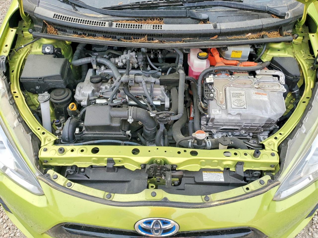 2016 TOYOTA PRIUS C TWO photo 31