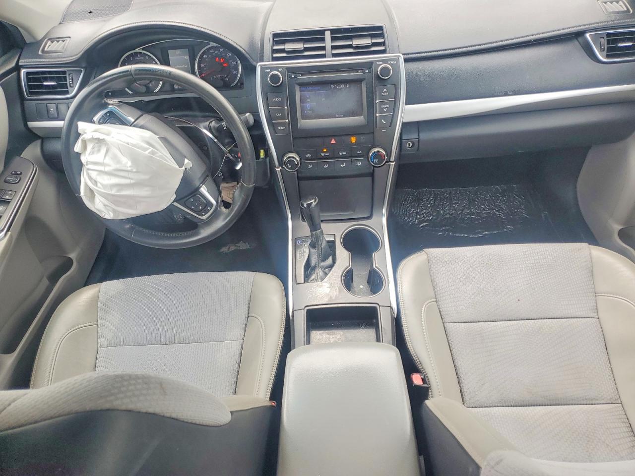 2016 TOYOTA CAMRY SE photo 15