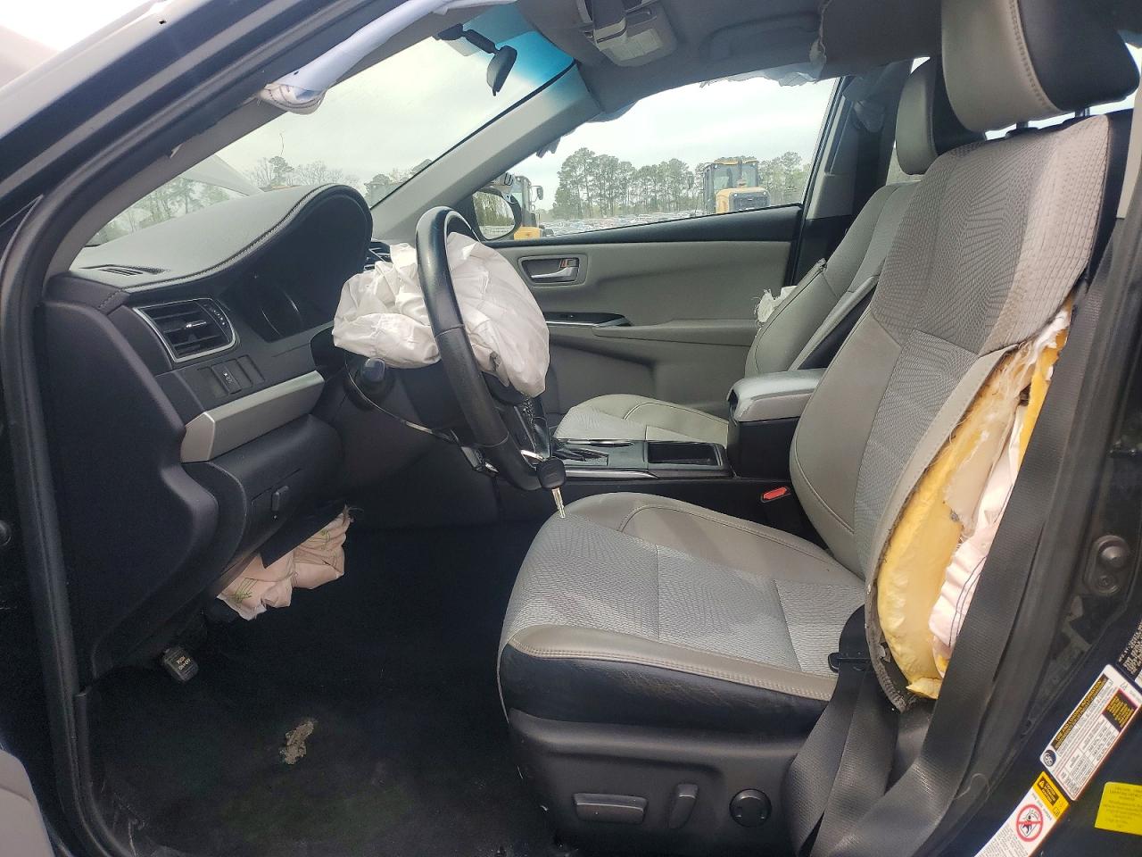 2016 TOYOTA CAMRY SE photo 13