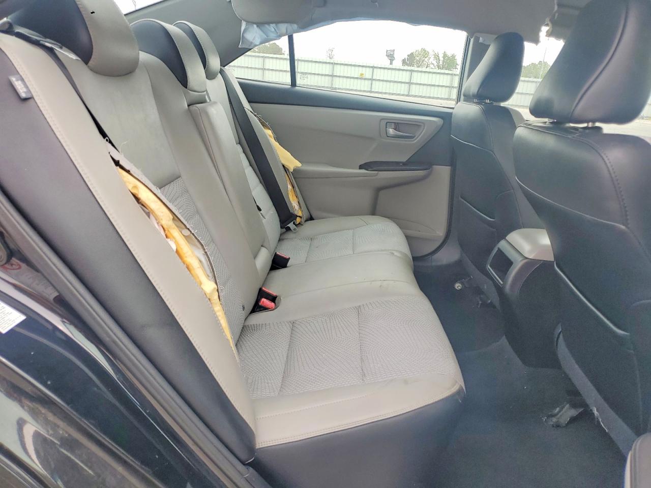 2016 TOYOTA CAMRY SE photo 19