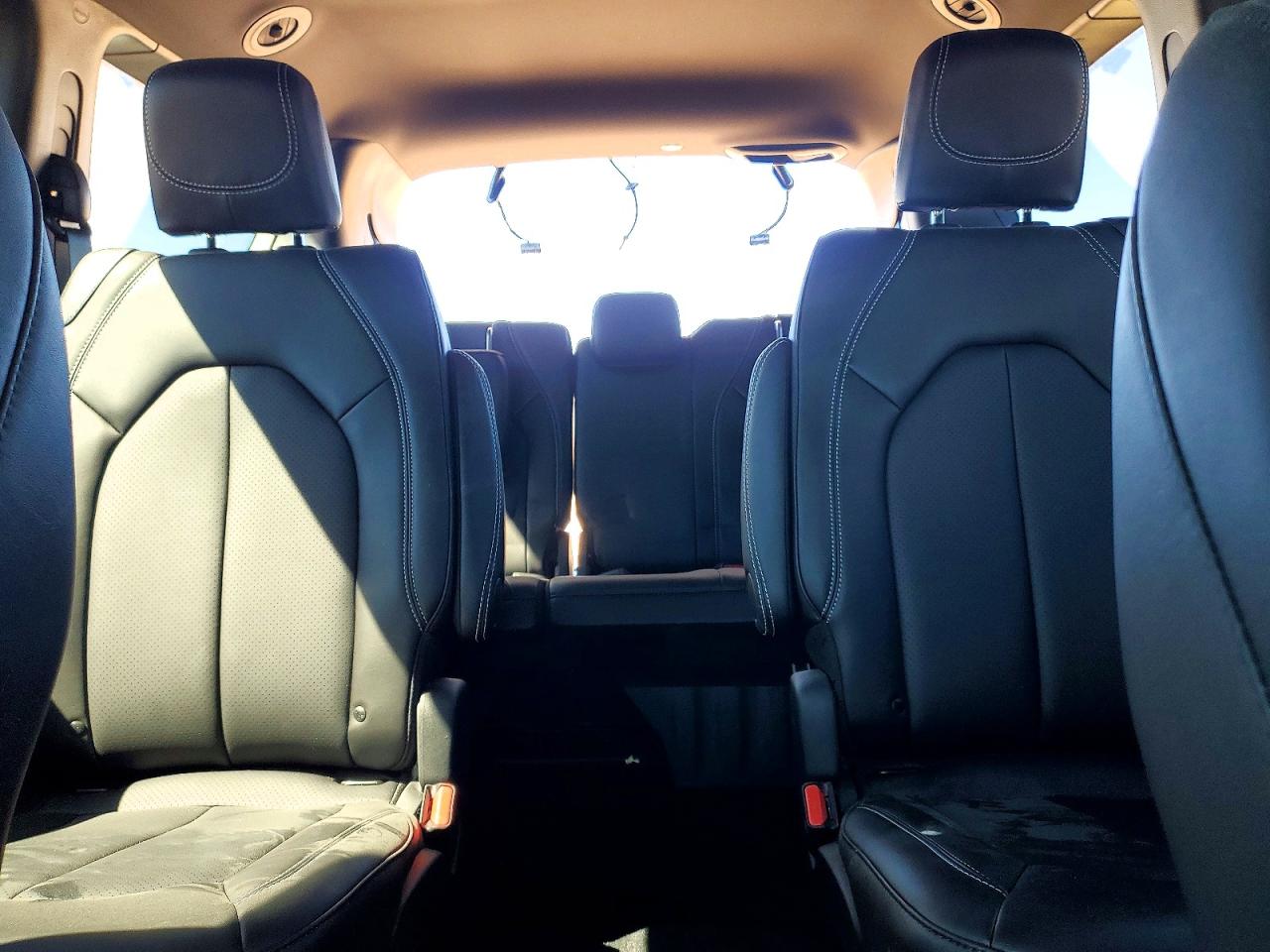 2025 CHRYSLER VOYAGER LX photo 19