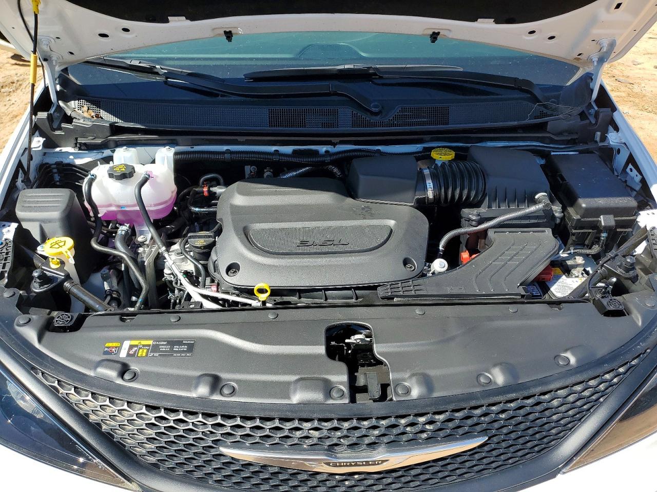 2025 CHRYSLER VOYAGER LX photo 23