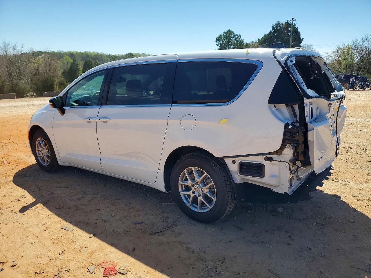 2025 CHRYSLER VOYAGER LX photo 3