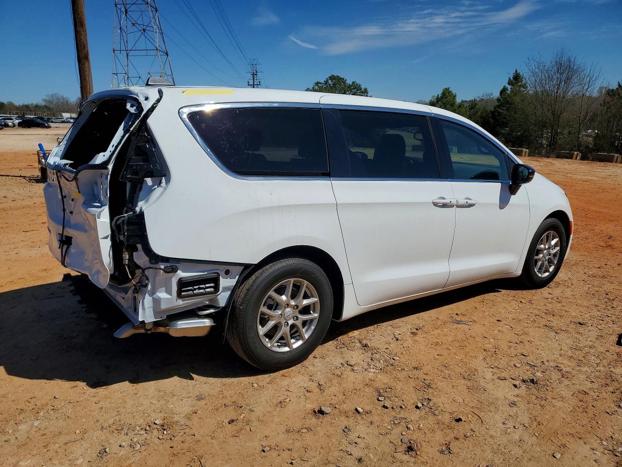 2025 CHRYSLER VOYAGER LX photo 5