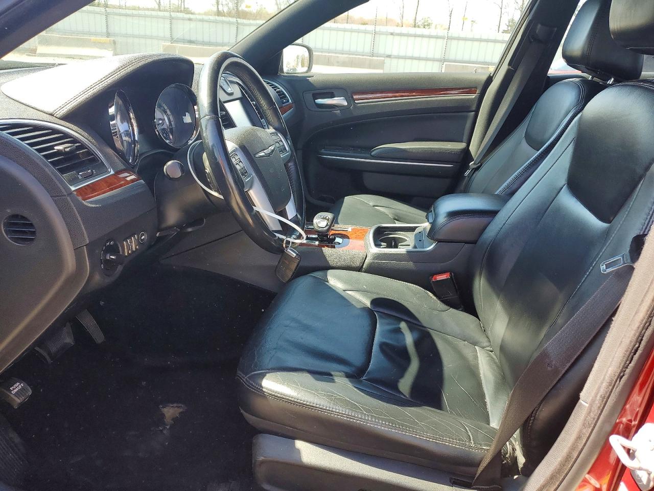 2014 CHRYSLER 300 photo 19