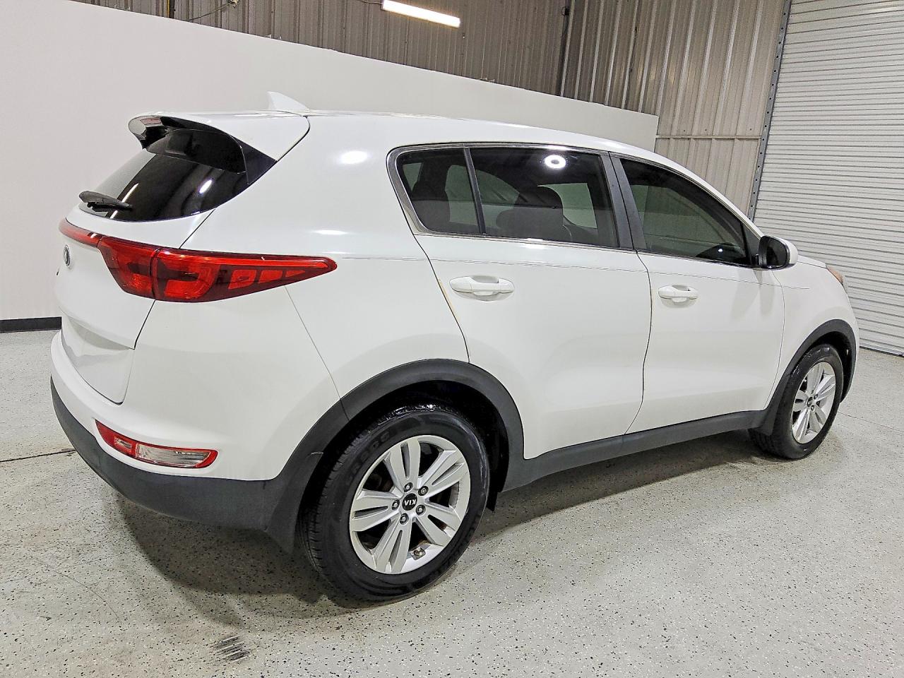 2017 KIA SPORTAGE LX photo 3