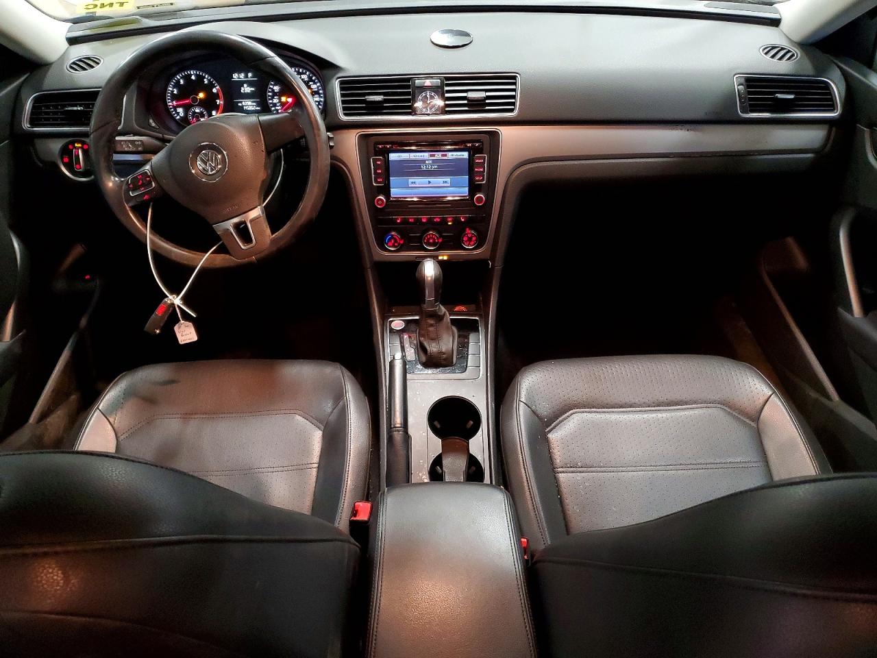 2015 VOLKSWAGEN PASSAT S photo 8